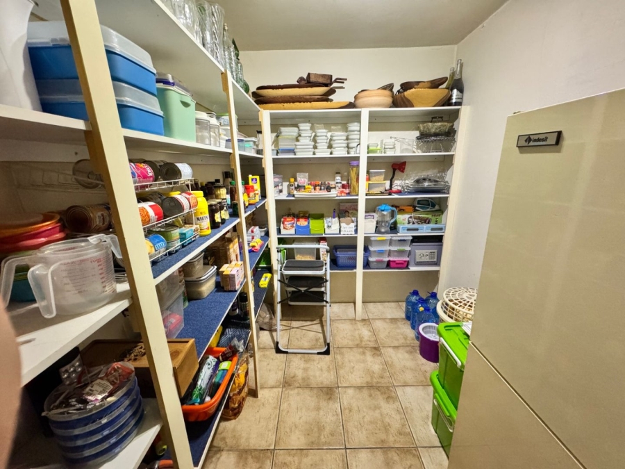 6 Bedroom Property for Sale in Orkney North West